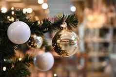 美丽的色彩斑斓的圣诞节装饰圣诞节树概念冬天时间假期季节