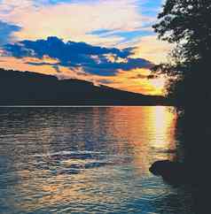 美丽的日落水布尔诺大坝布尔诺捷克共和国欧洲