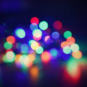 圣诞节模糊灯黑色的背景复制空间摘要色彩斑斓的反射灯泡圣诞节树