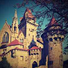 美丽的中世纪的克罗伊岑斯坦城堡莱奥本多夫村维也纳奥地利欧洲秋天一天