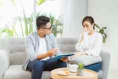 心理治疗专业心理学家帮助病人会话