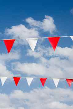色彩斑斓的三角形旗帜狂欢节假期节日概念