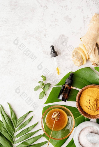 自然化妆品成分表格姜黄粉蜂蜜姜至关重要的石油monstera叶