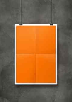 橙色折叠海报挂混凝土墙剪辑
