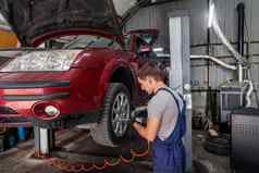 轮技术员修复汽车服务机械师车辆