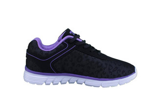 黑色的运动鞋紫色的口音白色唯一的体育运动鞋子白色背景