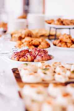 糕点饼干羊角面包甜蜜的甜点服务慈善机构事件假期背景横幅奢侈品品牌设计