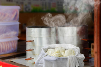 中国人蒸面包塞包子达利市场云南中国