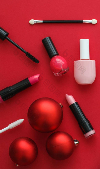 化妆化妆品产品集美品牌<strong>圣诞节</strong>出售<strong>促销</strong>活动奢侈品红色的平铺背景假期设计