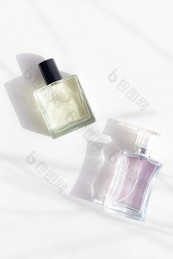 香水白色背景阴影选择香水芳香疗法气味瓶香水白色背景复制空间
