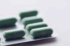绿色药片胶囊营养补充健康医疗保健