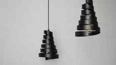 现代阁楼吊灯使黑色的金属螺旋时尚的白色室内