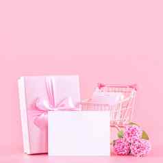 购物车礼物康乃馨粉红色的表格背景