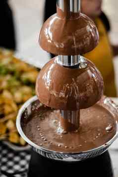 巧克力喷泉餐饮机水果串自助餐表格