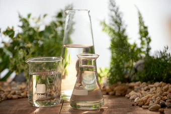 科学家自然药物研究自然有机植物学科学玻璃器皿替代绿色草医学自然皮肤护理美产品研究发展概念