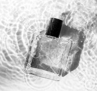 香水滴黑色的白色香水瓶花背景水滴瓶香水碑文气味水滴复制空间