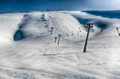 风景优美的冬天景观雪覆盖山campocatino意大利