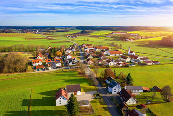 空中视图兰伯特斯豪森村巴伐利亚德国图片空中视图无人机村兰伯特斯豪森北巴伐利亚德国