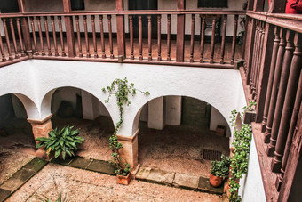 院子里典型的西班牙语房子卡斯蒂利亚污点西班牙