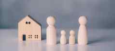 家庭房子概念住宅保险规划金融住宅象征标志首页的关系比喻所有权真正的房地产投资