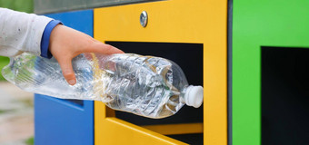 本关闭手把瓶塑料垃圾孩子垃圾回收本孩子回收塑料垃圾孩子手扔塑料瓶回收容器垃圾排序垃圾集合本