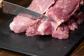片猪肉牛肉刀表格特写镜头准备肉菜食物产品块红色的肉希什烤肉<strong>串烧</strong>烤烤肉<strong>串</strong>生新鲜的肉减少刀