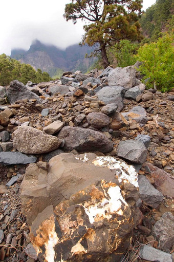 辊岩浆岩石taburiente河床火山口taburiente国家公园金丝雀岛屿西班牙
