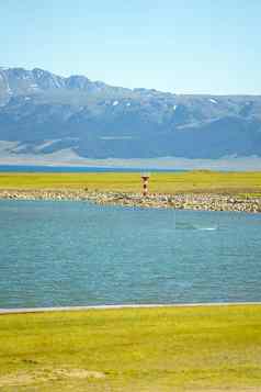 路灯塔湖拍摄幅赛里木湖新疆中国