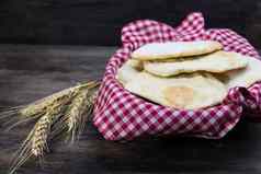 无酵无酵面包传统的希伯来语文化使酵母象征犹太人逾越节
