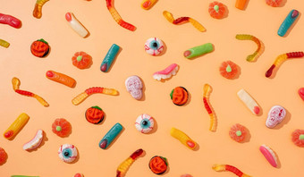 色彩斑斓的糖果万圣节聚会，派对橙色背景前视图