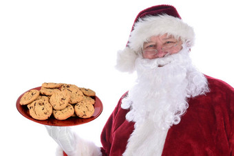圣诞老人老人持有大红色的盘完整的新鲜的烤巧克力芯片饼干孤立的白色
