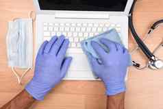 医疗专业戴着手套手消毒移动PC电脑键盘病毒微生物污垢科维德预防
