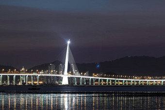 香港<strong>虚假</strong>的高速公路桥晚上