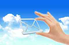 蓝色的天空信封象征概念电子邮件