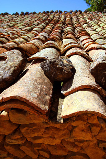 粘土屋顶瓷砖岁的阿拉伯语风格西班牙