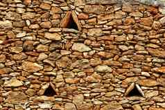 砌筑石头墙三角形窗户Formentera