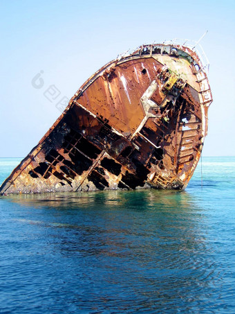 破旧的船沉船