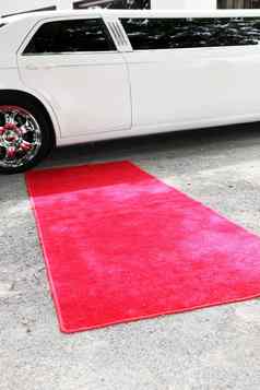 豪华轿车红色的地毯豪华轿车红色的地毯