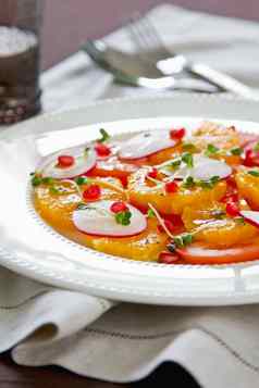 橙色番茄石榴沙拉