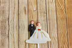 婚礼新娘新郎夫妇娃娃木背景