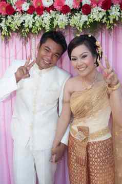 亚洲泰国夫妇新娘新郎泰国婚礼西装