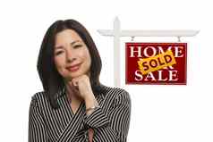女人出售首页出售真正的房地产标志孤立的