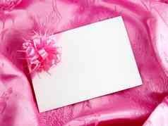 空白礼物卡粉红色的缎