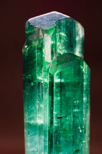 罕见的毛边的绿色电气石宝石巴基斯坦