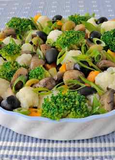 蔬菜炖肉蘑菇橄榄