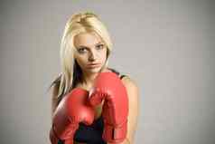 战斗女人拳击手红色的手套