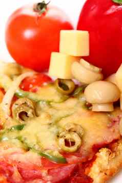 特写镜头意大利披萨蔬菜肉