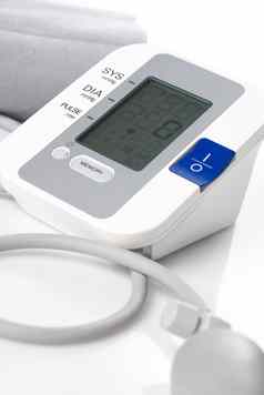 自动数字血压力监控孤立的白色