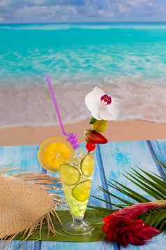 柠檬石灰鸡尾酒莫吉托热带海滩