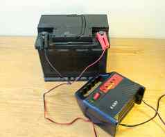 汽车电池充电器夹连接蓄电池